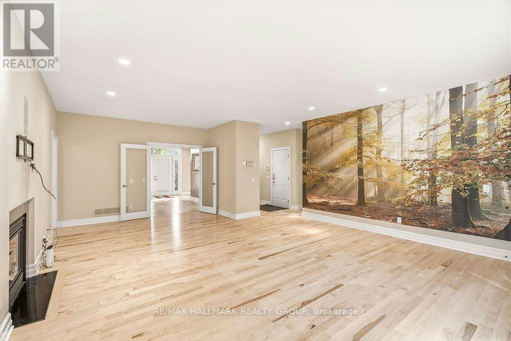 5 Oriole Drive, Ottawa, ON, K1J 7E8 - 8