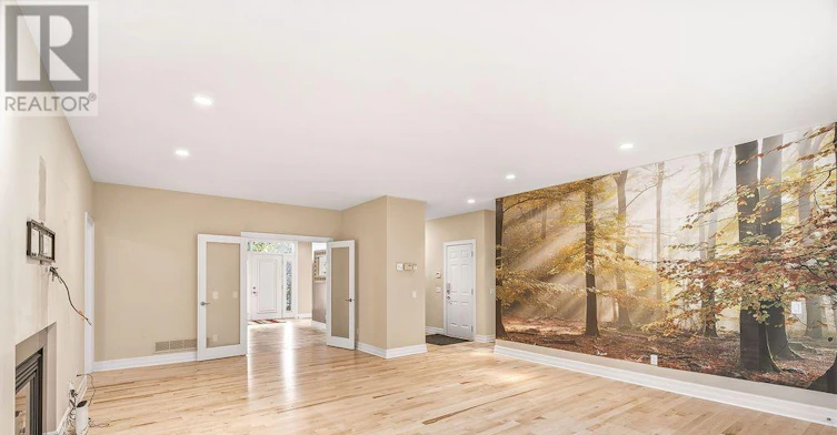 5 Oriole Drive, Ottawa, ON, K1J 7E8 - 8