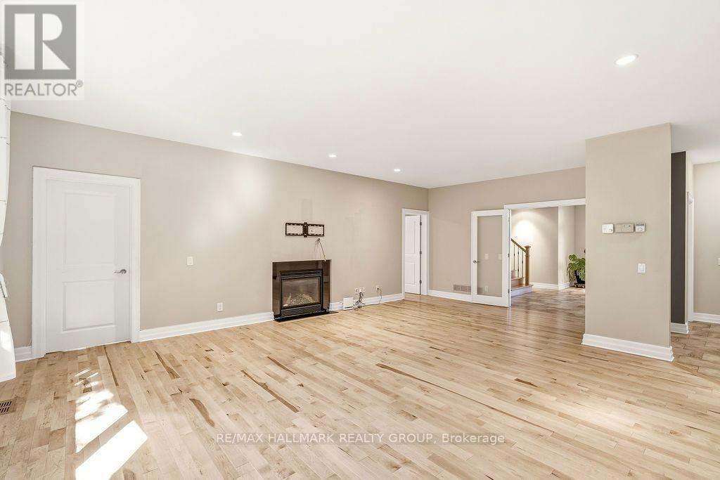5 Oriole Drive, Ottawa, ON, K1J 7E8 - 9