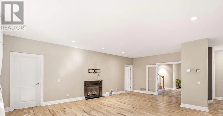 5 Oriole Drive, Ottawa, ON, K1J 7E8 - 9