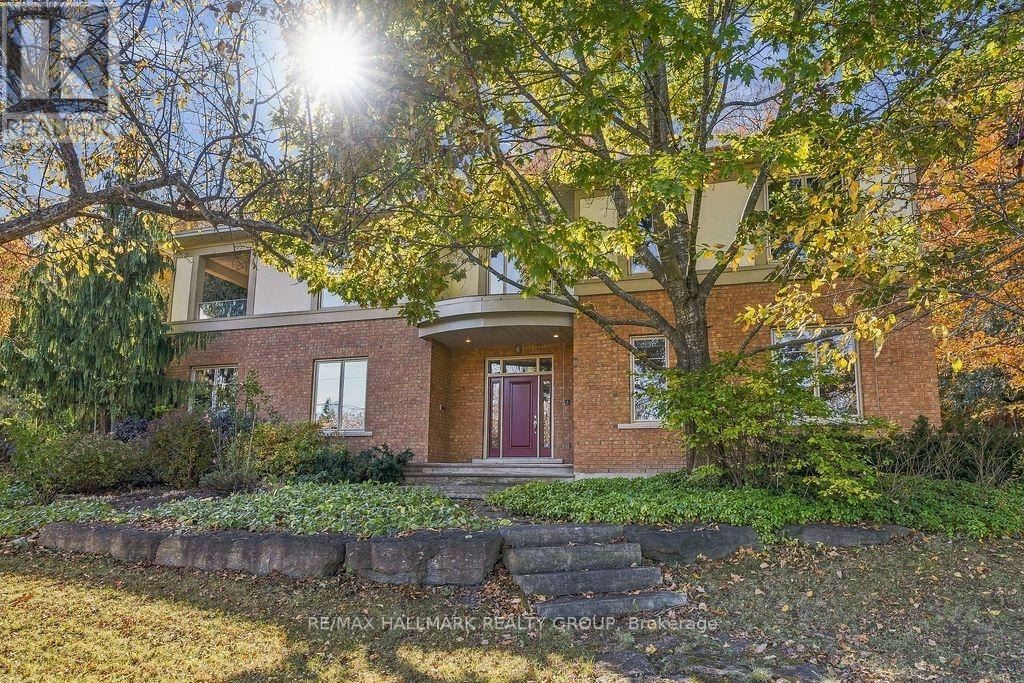 5 Oriole Drive, Ottawa, ON, K1J 7E8 - 2