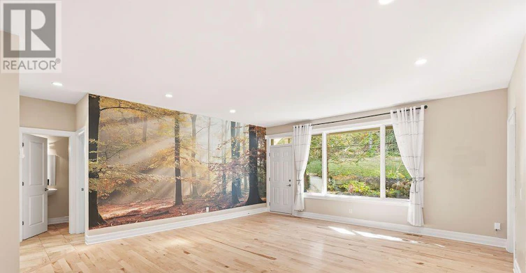 5 Oriole Drive, Ottawa, ON, K1J 7E8 - 7