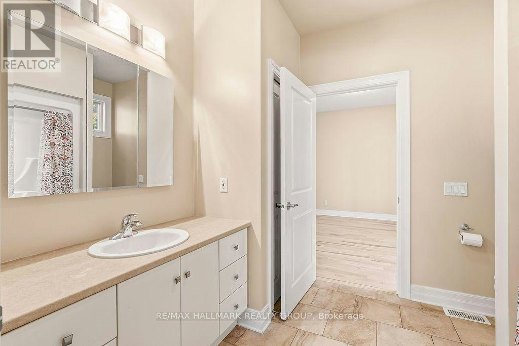 5 Oriole Drive, Ottawa, ON, K1J 7E8 - 13