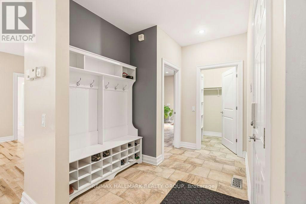 5 Oriole Drive, Ottawa, ON, K1J 7E8 - 5