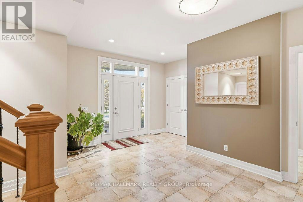 5 Oriole Drive, Ottawa, ON, K1J 7E8 - 3