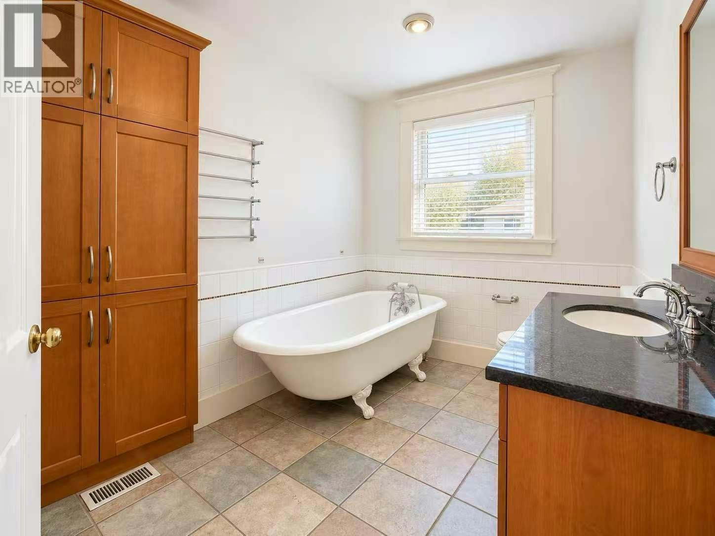 50 E 40 Avenue, Vancouver, BC, V5W 1L4 - 10