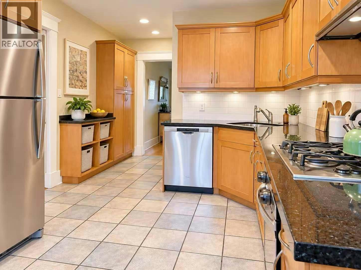 50 E 40 Avenue, Vancouver, BC, V5W 1L4 - 4