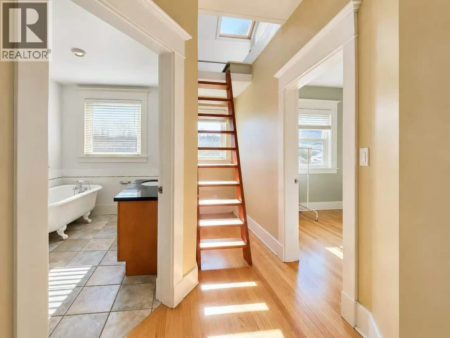 50 E 40 Avenue, Vancouver, BC, V5W 1L4 - 6