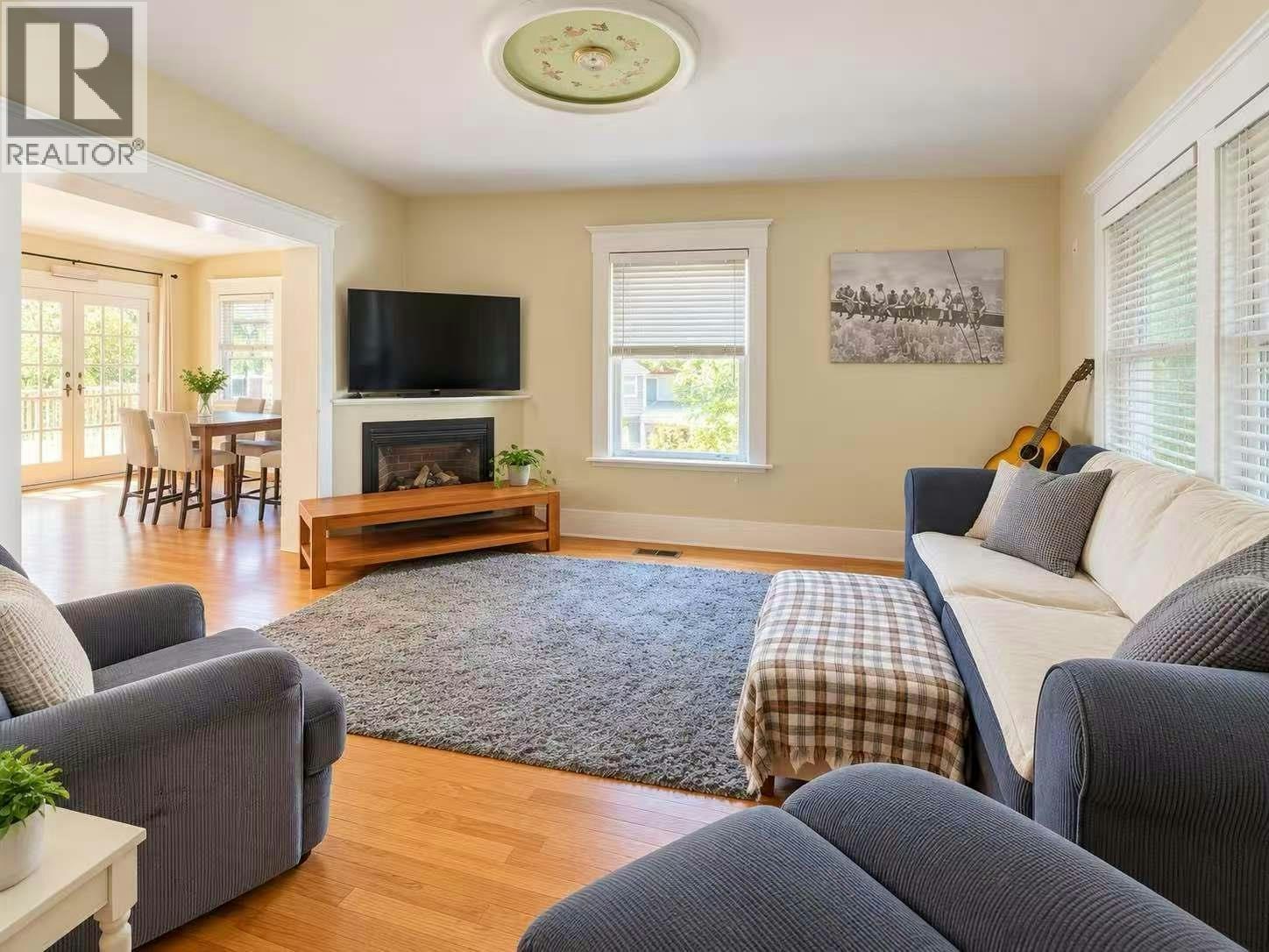 50 E 40 Avenue, Vancouver, BC, V5W 1L4 - 2