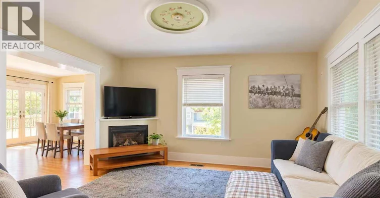 50 E 40 Avenue, Vancouver, BC, V5W 1L4 - 2