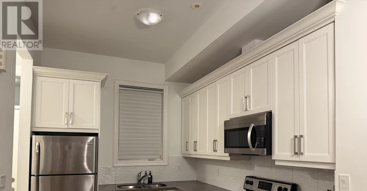 2 Fairhead Mews, Toronto, ON, M4E 3Y4 - 4