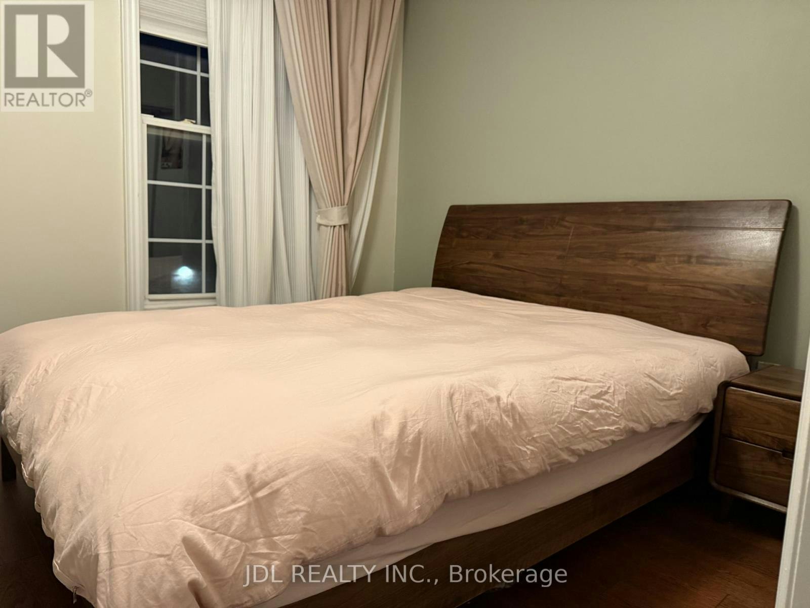 2 Fairhead Mews, Toronto, ON, M4E 3Y4 - 9