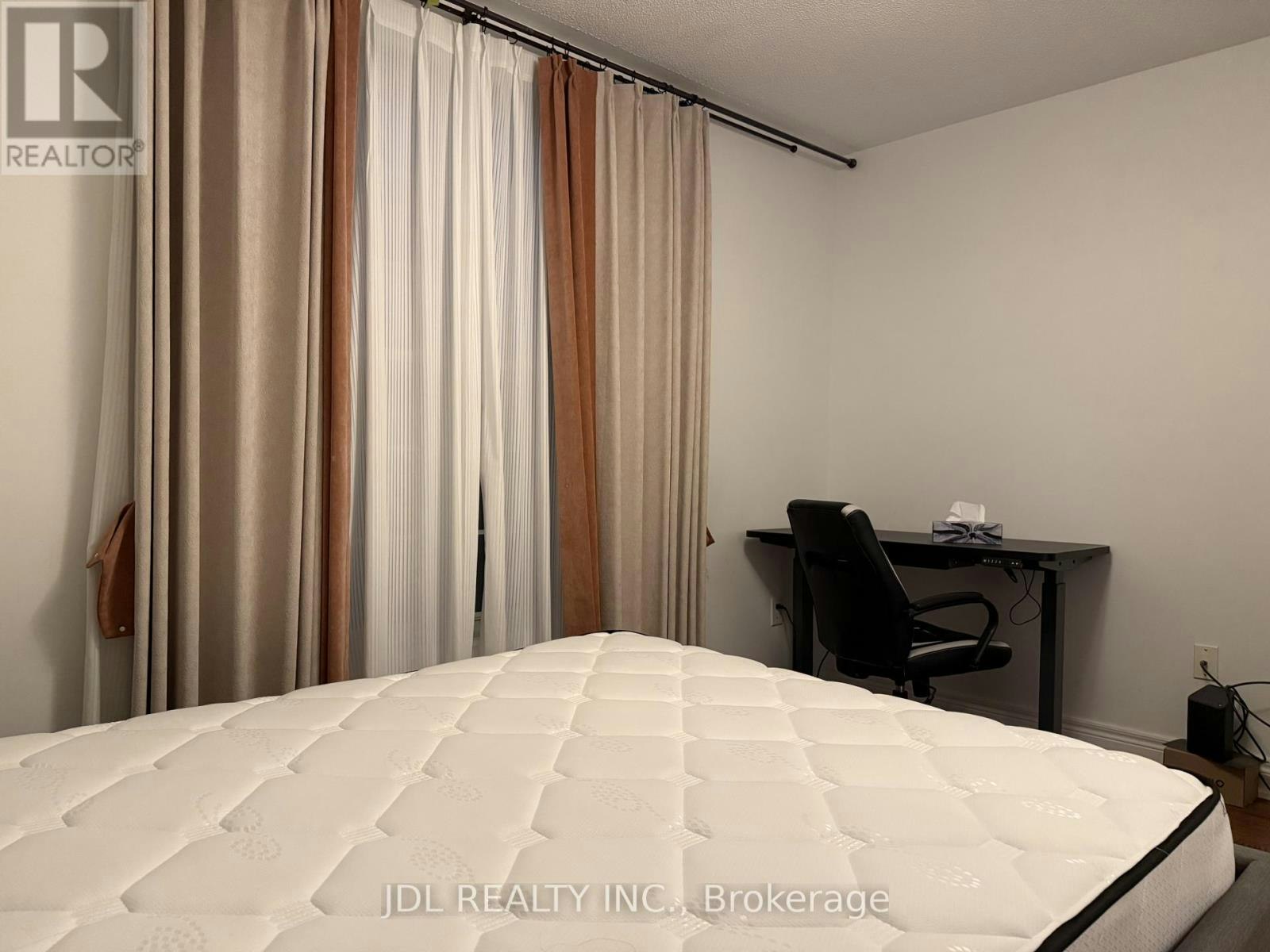 2 Fairhead Mews, Toronto, ON, M4E 3Y4 - 8