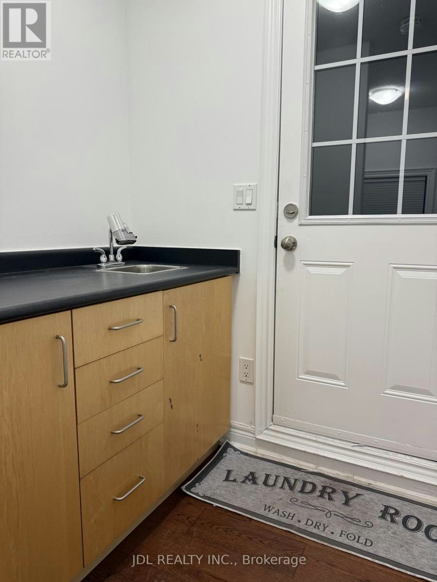 2 Fairhead Mews, Toronto, ON, M4E 3Y4 - 14