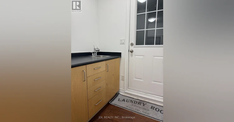 2 Fairhead Mews, Toronto, ON, M4E 3Y4 - 14