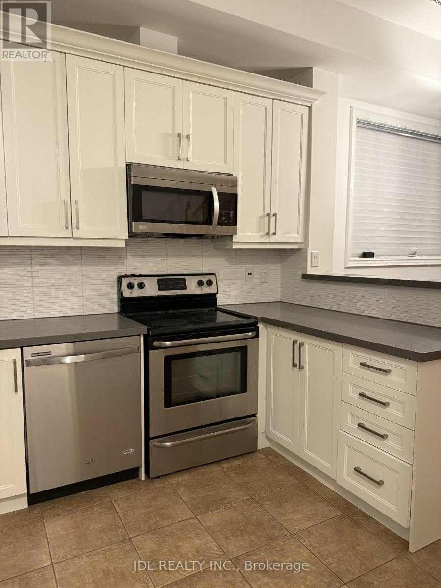 2 Fairhead Mews, Toronto, ON, M4E 3Y4 - 2
