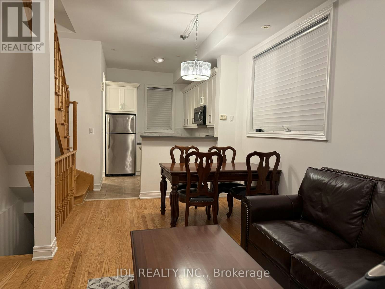 2 Fairhead Mews, Toronto, ON, M4E 3Y4 - 5