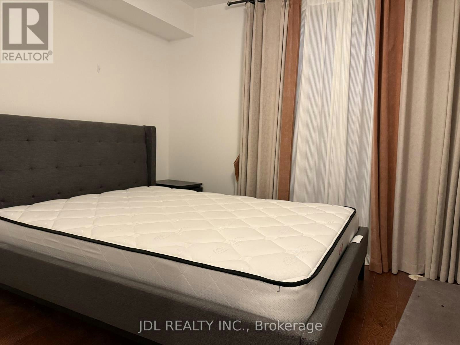2 Fairhead Mews, Toronto, ON, M4E 3Y4 - 7