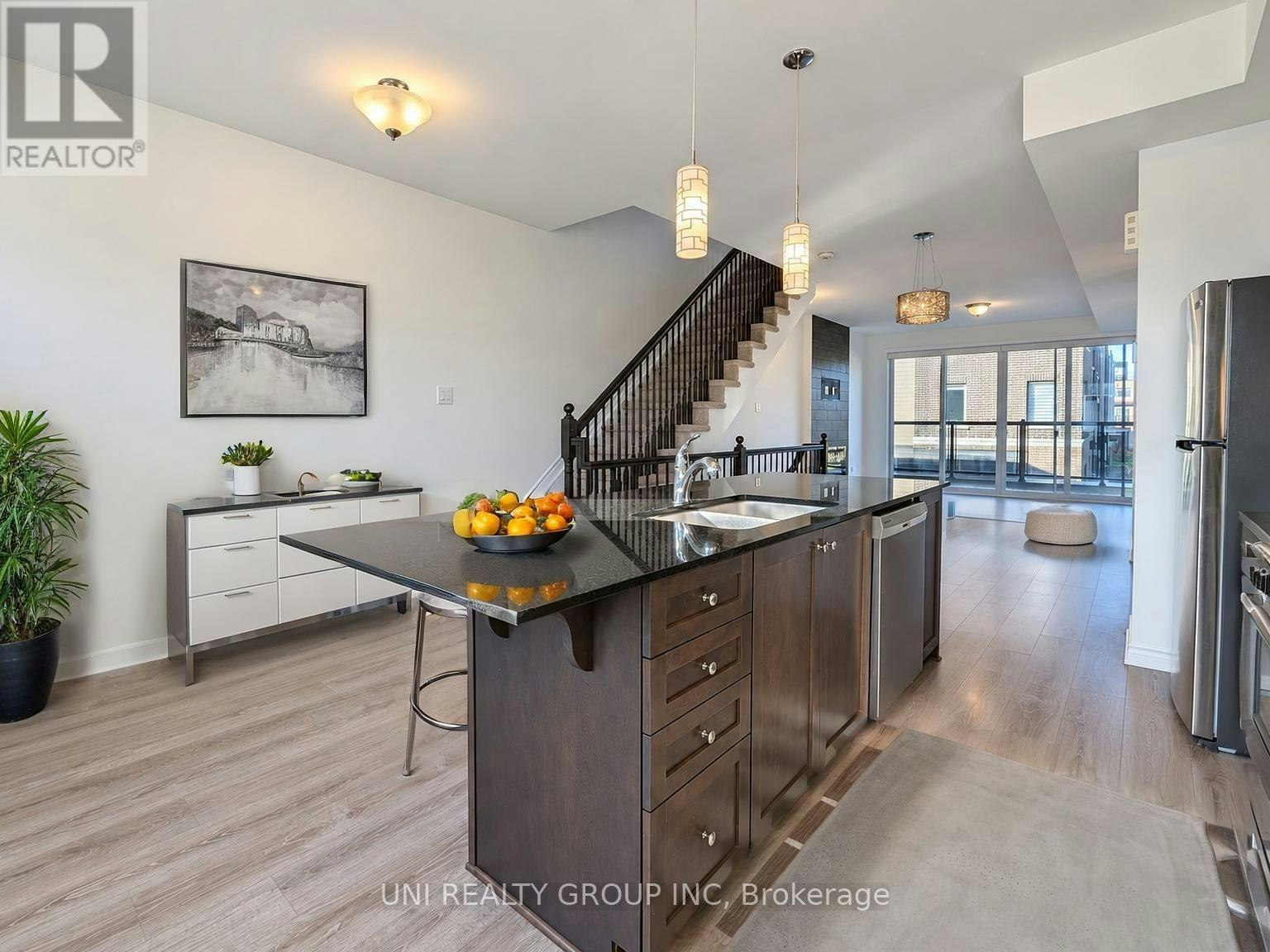 809 Mikinak Road, Ottawa, ON, K1K 4Z9 - 12