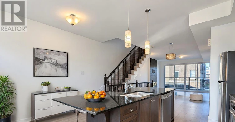 809 Mikinak Road, Ottawa, ON, K1K 4Z9 - 12