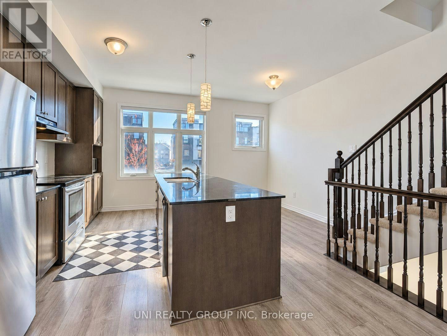 809 Mikinak Road, Ottawa, ON, K1K 4Z9 - 17