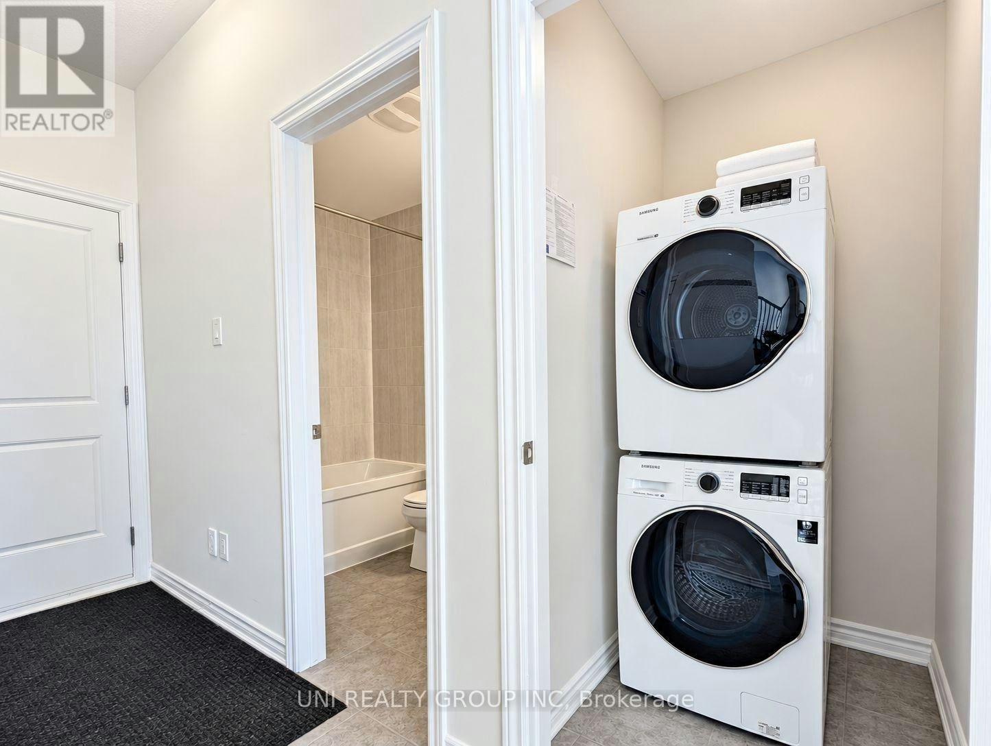 809 Mikinak Road, Ottawa, ON, K1K 4Z9 - 8