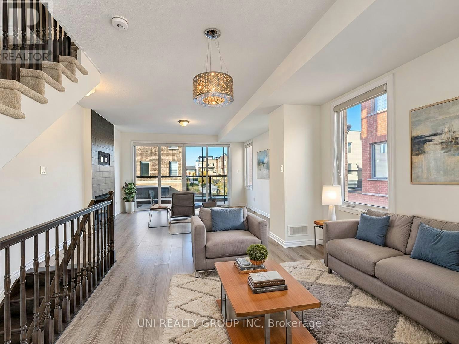 809 Mikinak Road, Ottawa, ON, K1K 4Z9 - 14