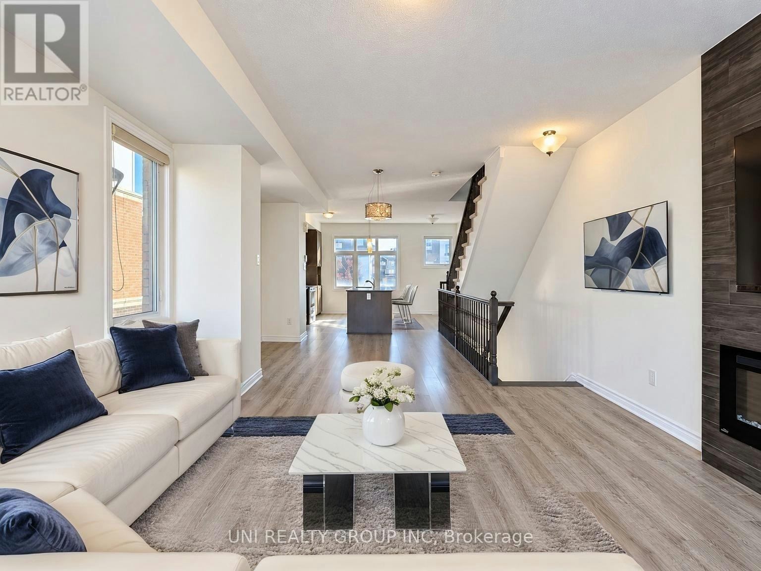 809 Mikinak Road, Ottawa, ON, K1K 4Z9 - 10