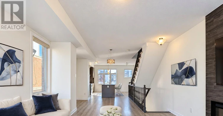 809 Mikinak Road, Ottawa, ON, K1K 4Z9 - 10