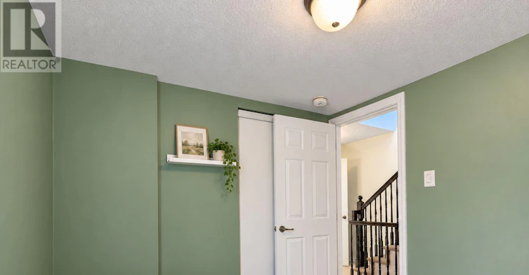 809 Mikinak Road, Ottawa, ON, K1K 4Z9 - 29