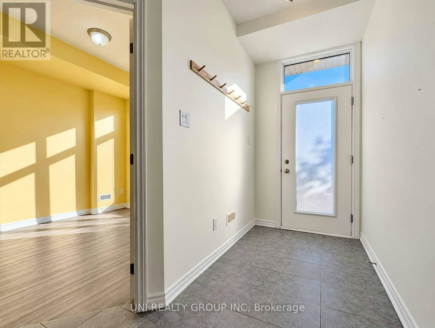 809 Mikinak Road, Ottawa, ON, K1K 4Z9 - 2