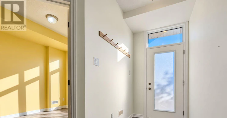 809 Mikinak Road, Ottawa, ON, K1K 4Z9 - 2