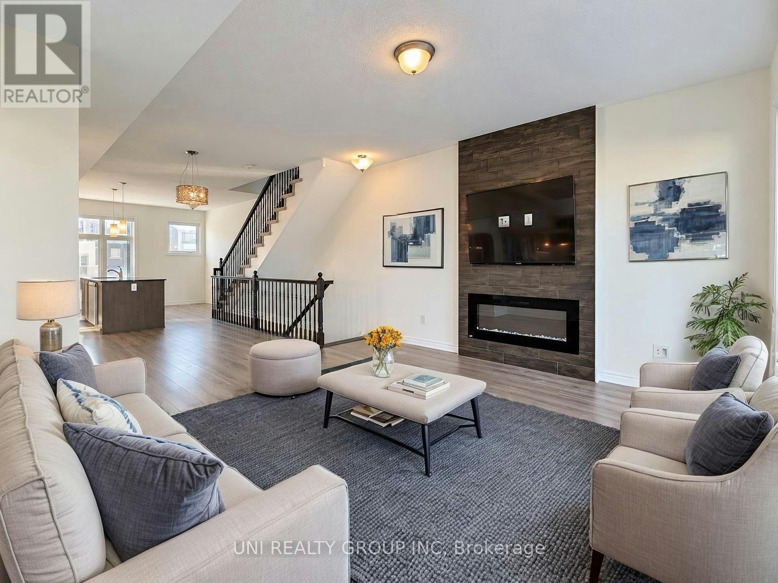 809 Mikinak Road, Ottawa, ON, K1K 4Z9 - 11