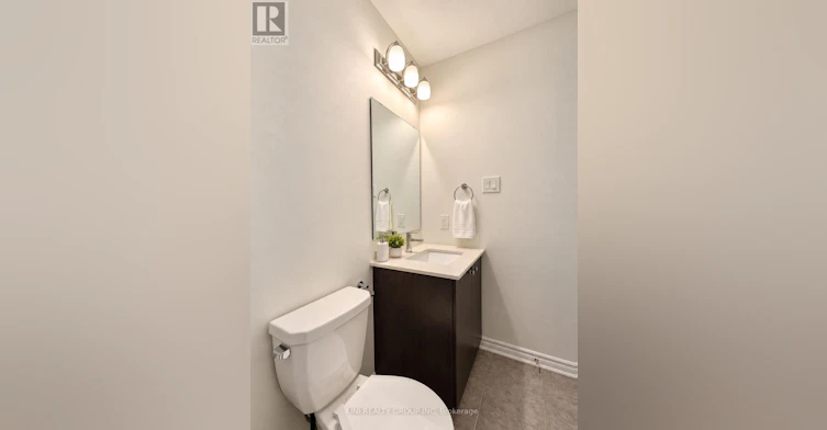 809 Mikinak Road, Ottawa, ON, K1K 4Z9 - 7