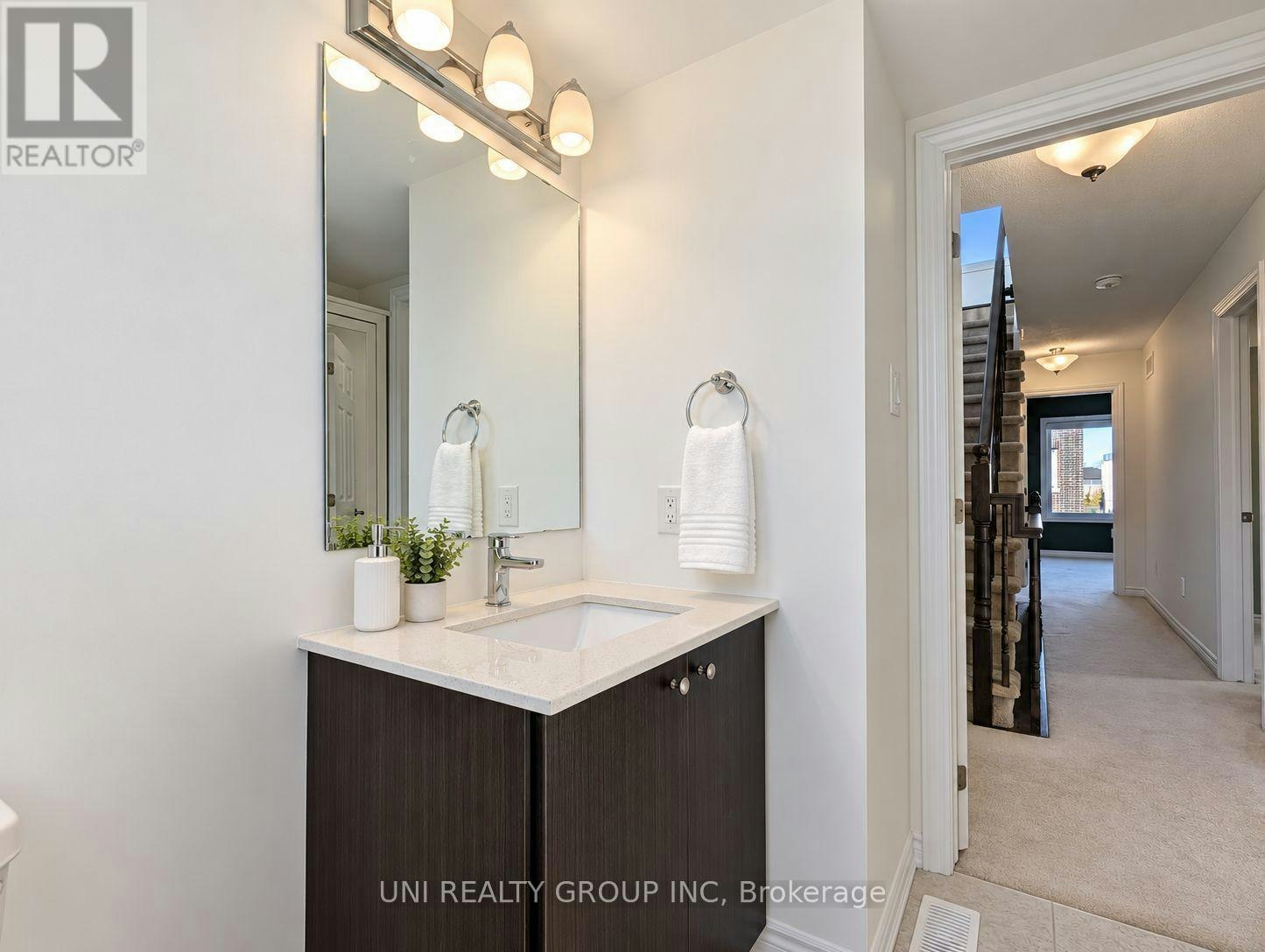 809 Mikinak Road, Ottawa, ON, K1K 4Z9 - 25