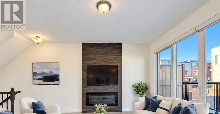 809 Mikinak Road, Ottawa, ON, K1K 4Z9 - 18