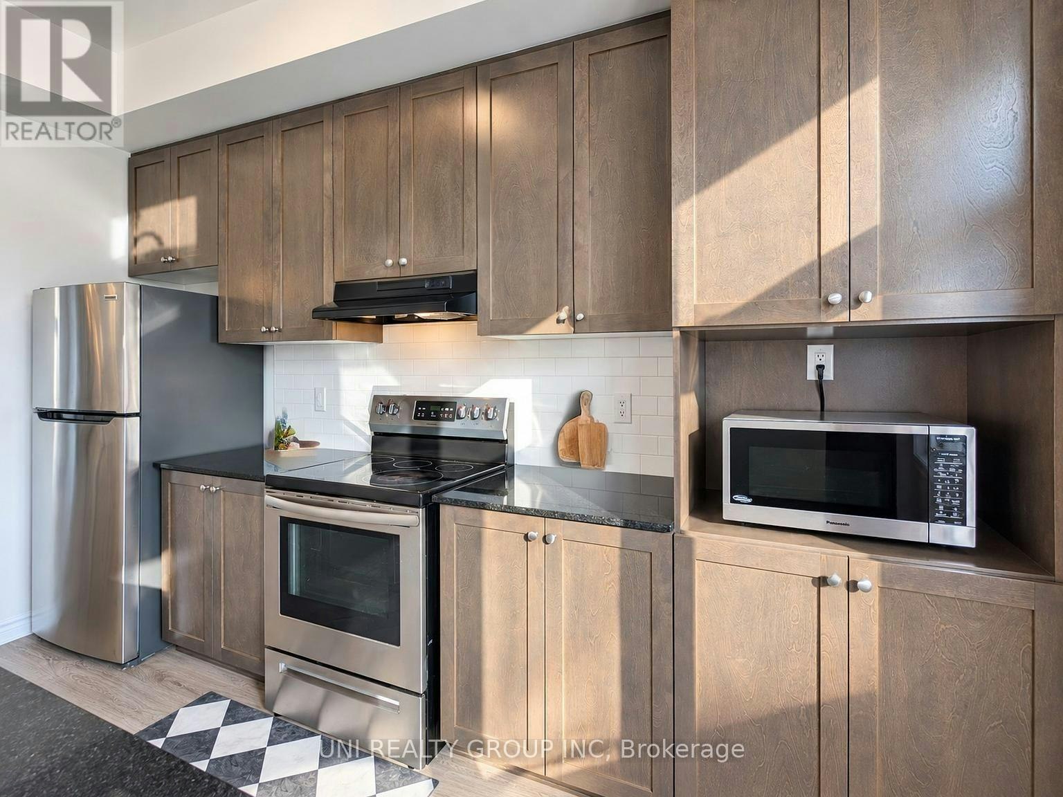 809 Mikinak Road, Ottawa, ON, K1K 4Z9 - 19