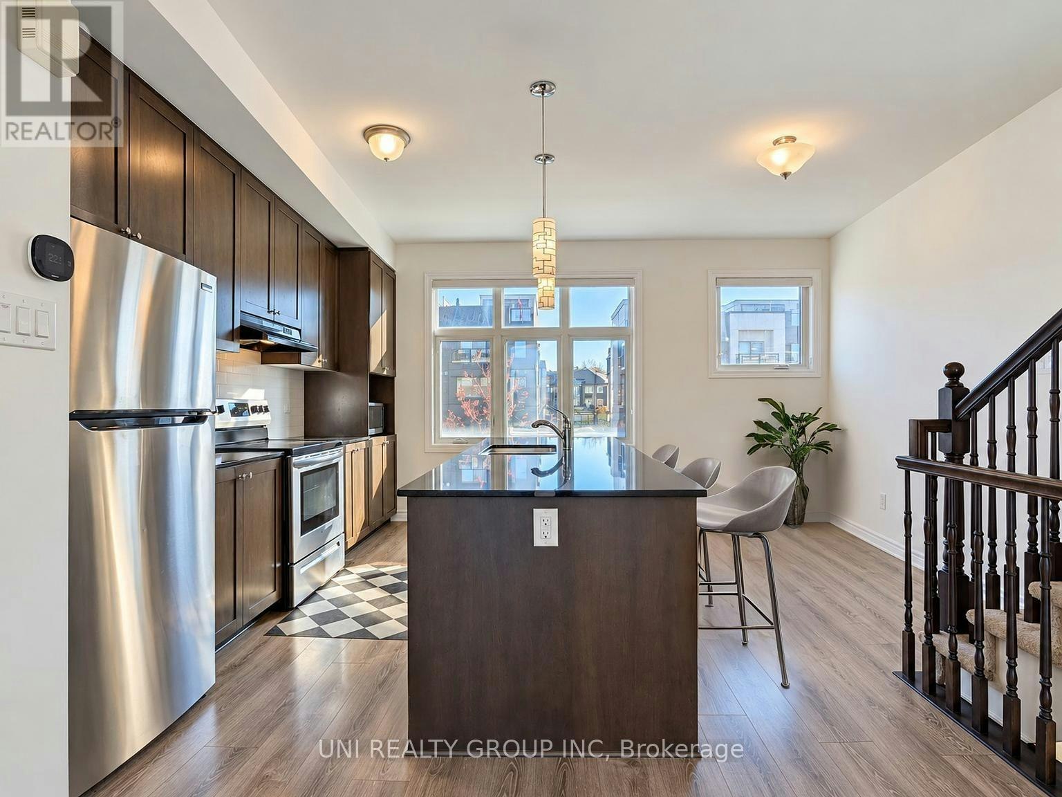809 Mikinak Road, Ottawa, ON, K1K 4Z9 - 22