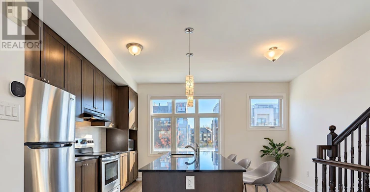 809 Mikinak Road, Ottawa, ON, K1K 4Z9 - 22