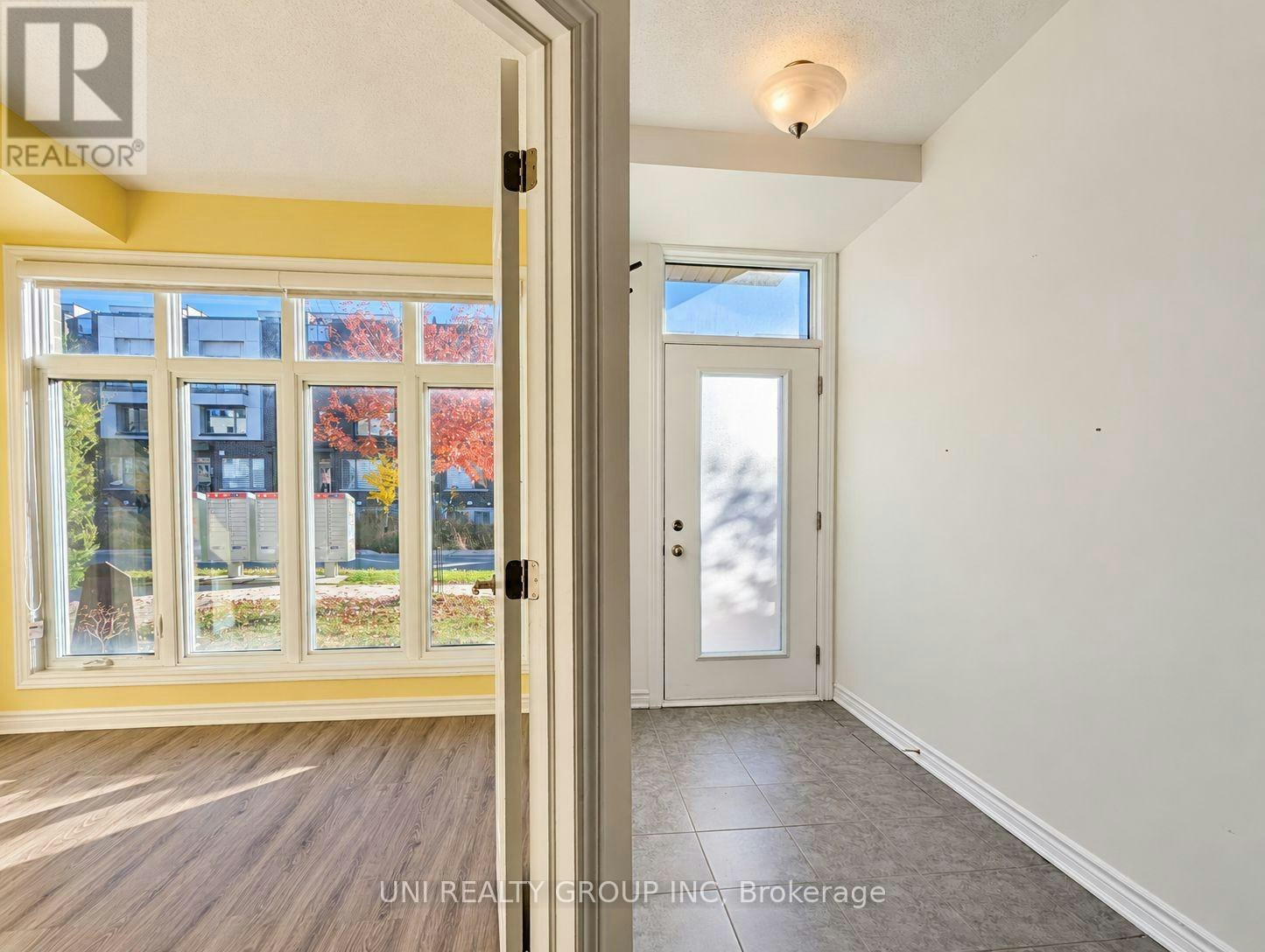 809 Mikinak Road, Ottawa, ON, K1K 4Z9 - 3