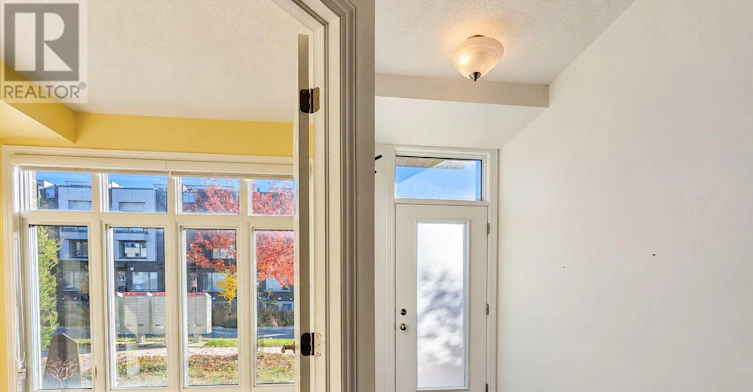 809 Mikinak Road, Ottawa, ON, K1K 4Z9 - 3
