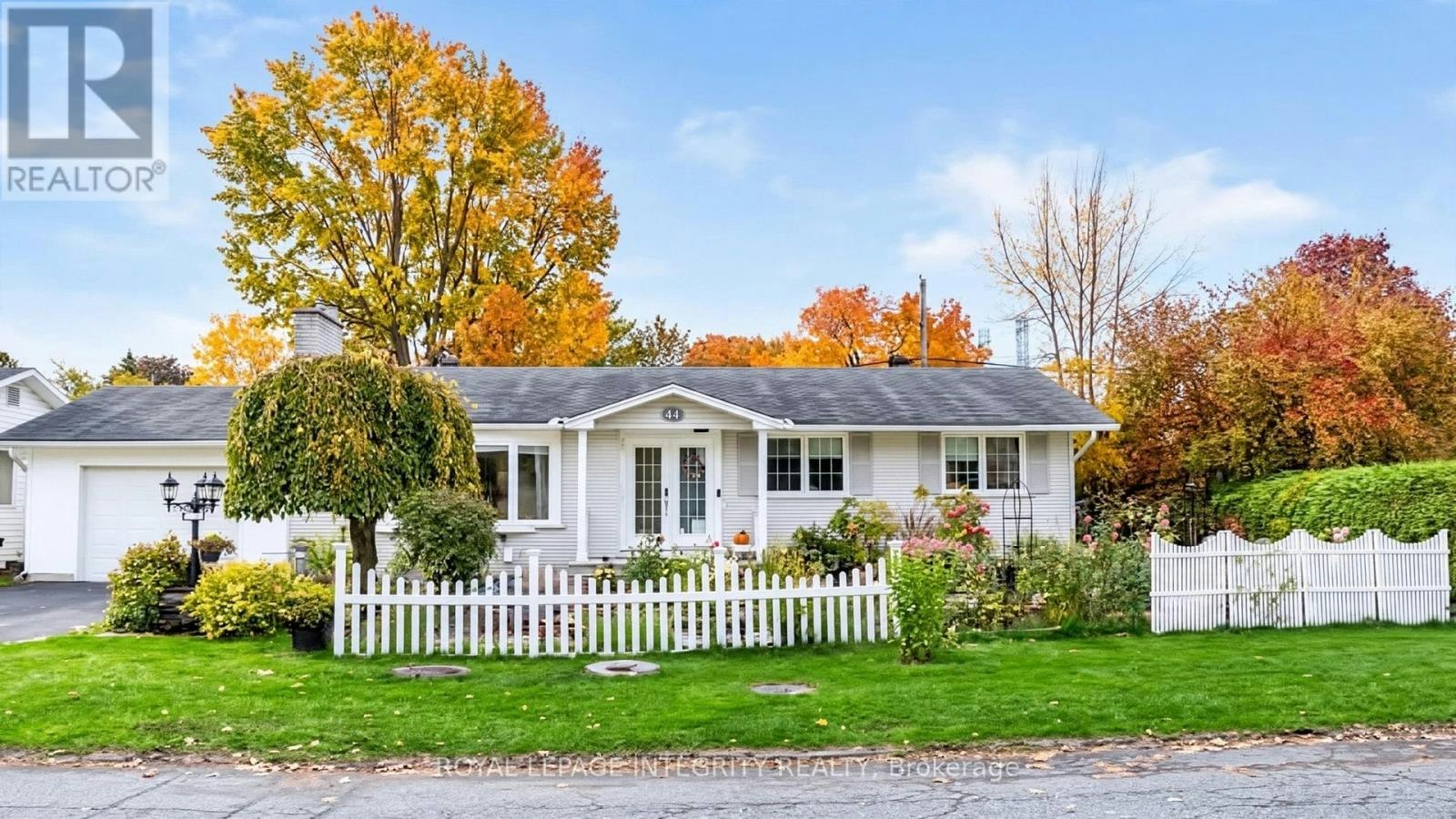 44 Millford Avenue, Ottawa, ON, K2G 1C2
