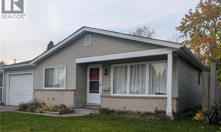 212 Huntingdon Crescent