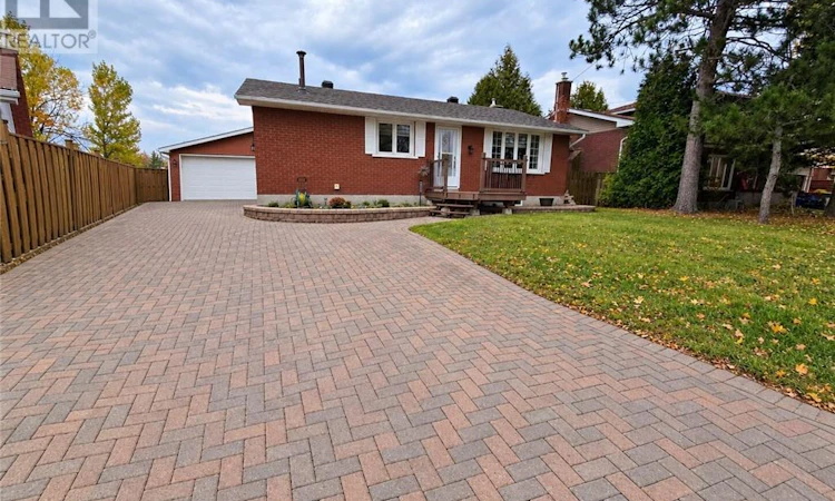 132 Maplewood Crescent