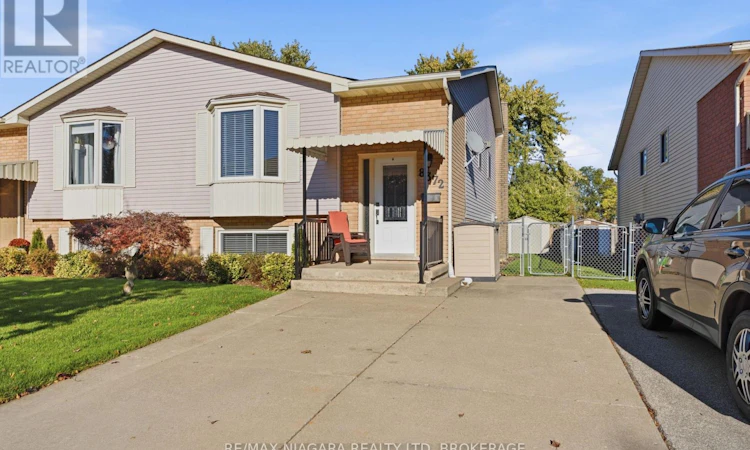 8372 Mundare Crescent