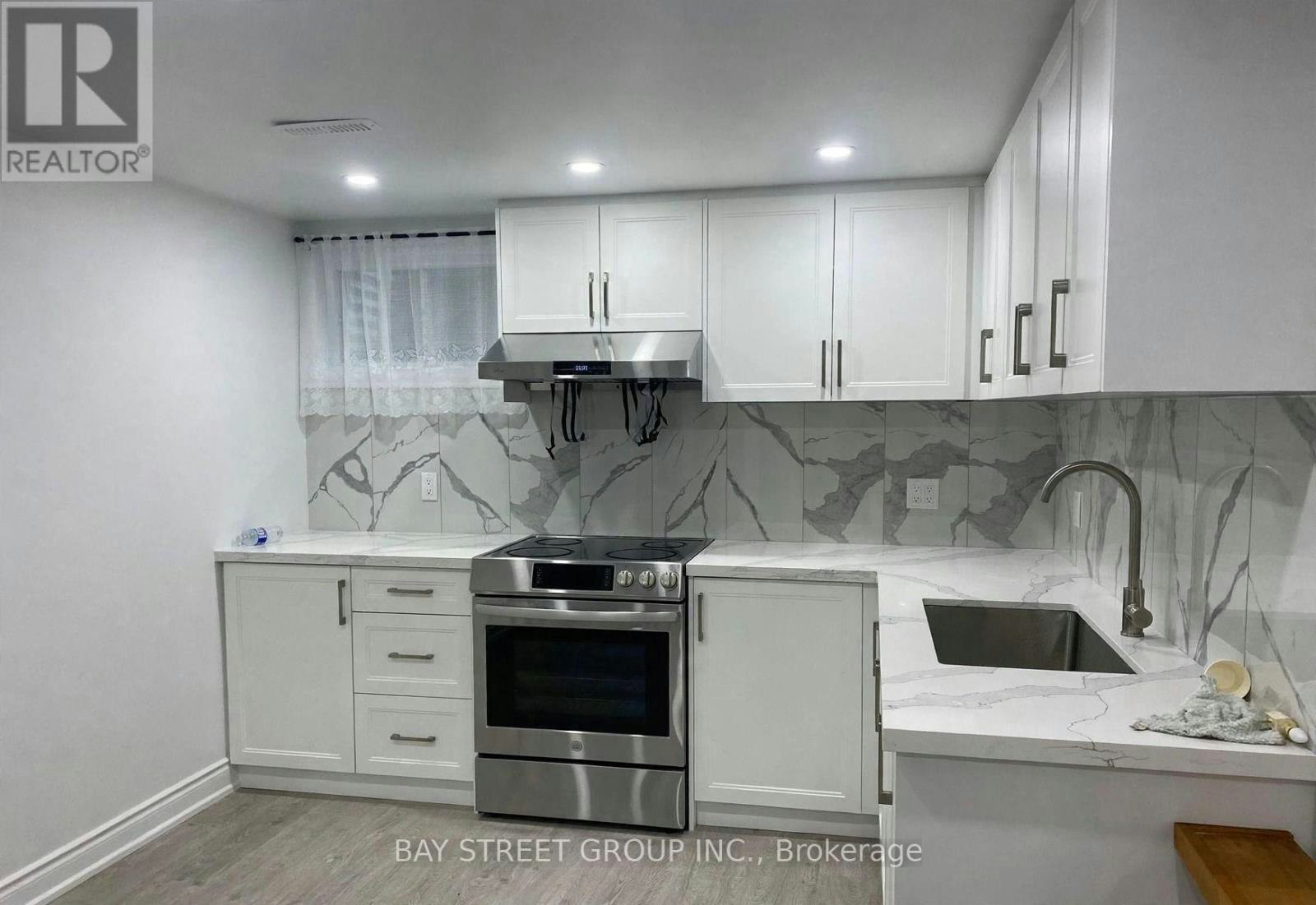 32 Barker Court, Markham, ON, L3P 3X8 - 2
