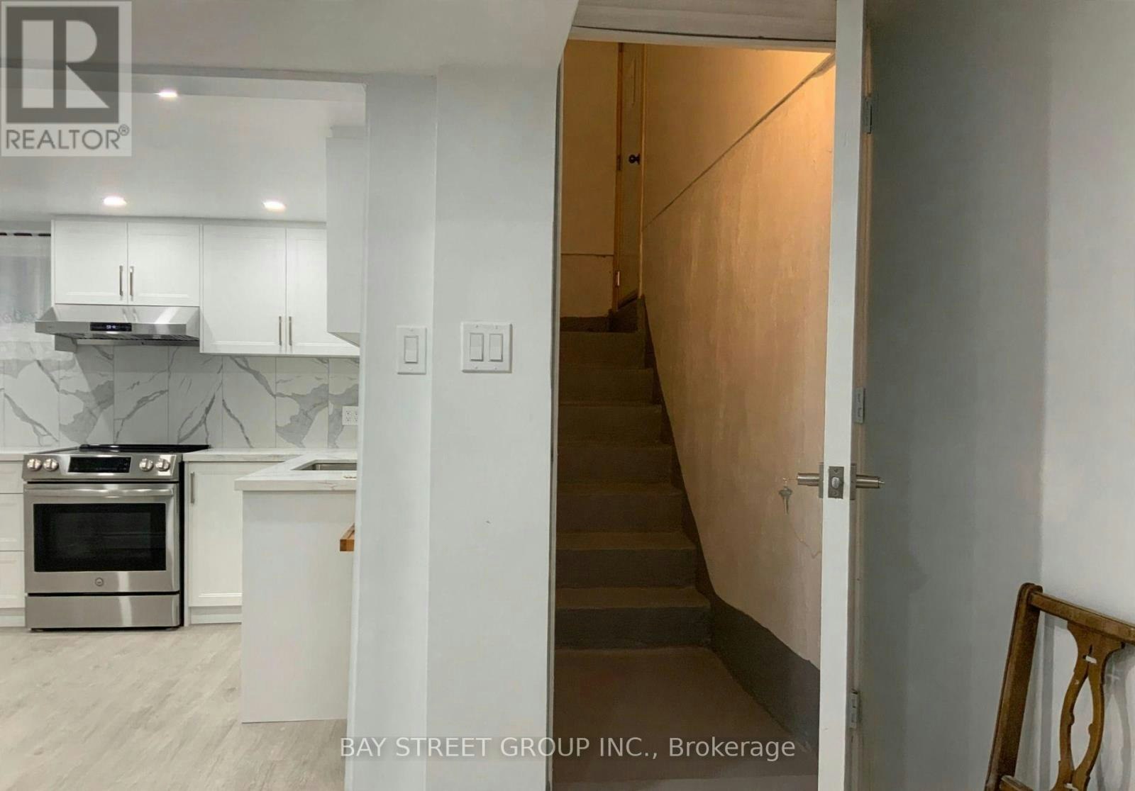 32 Barker Court, Markham, ON, L3P 3X8 - 4
