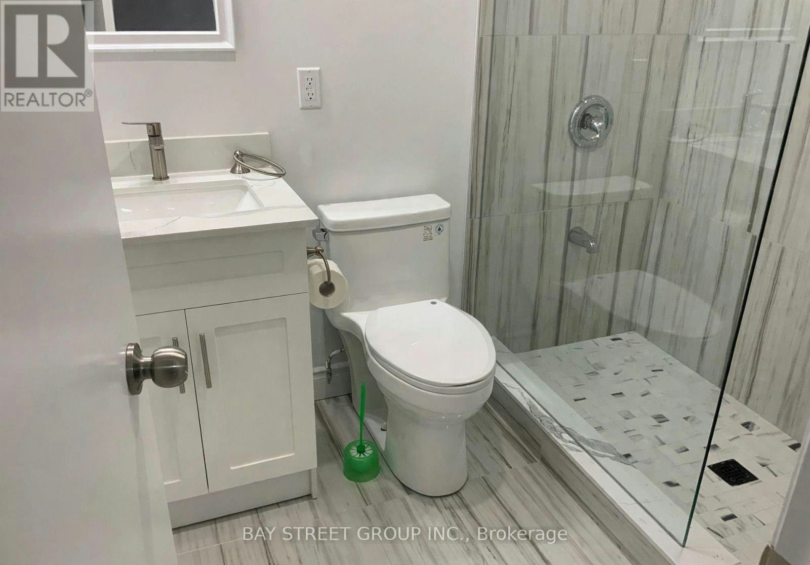 32 Barker Court, Markham, ON, L3P 3X8 - 6