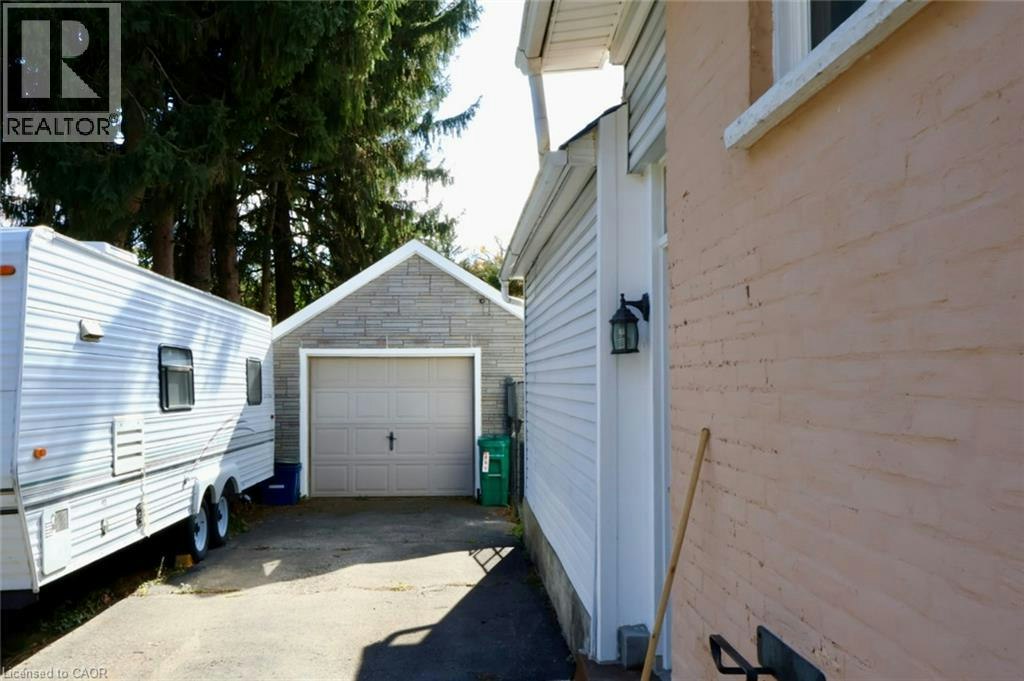 27 Pollock Avenue, Cambridge, ON, N1R 2A9 - 2