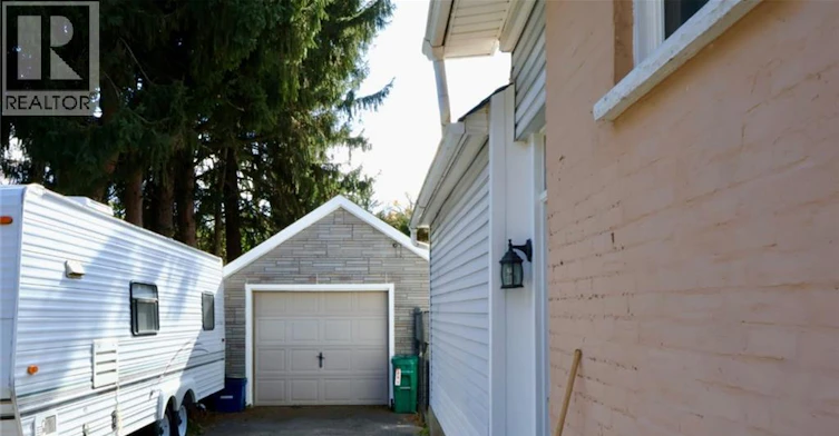 27 Pollock Avenue, Cambridge, ON, N1R 2A9 - 2